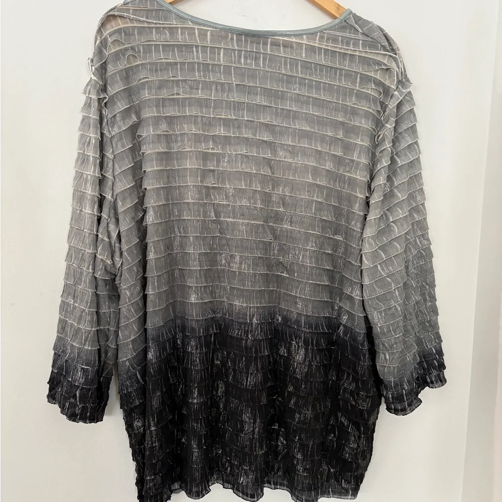 MAGGIE BARNES 3X NWT Silver Metallic Black V Neck Top 3/4 Sleeve Pleated Ruffle - Picture 7 of 15